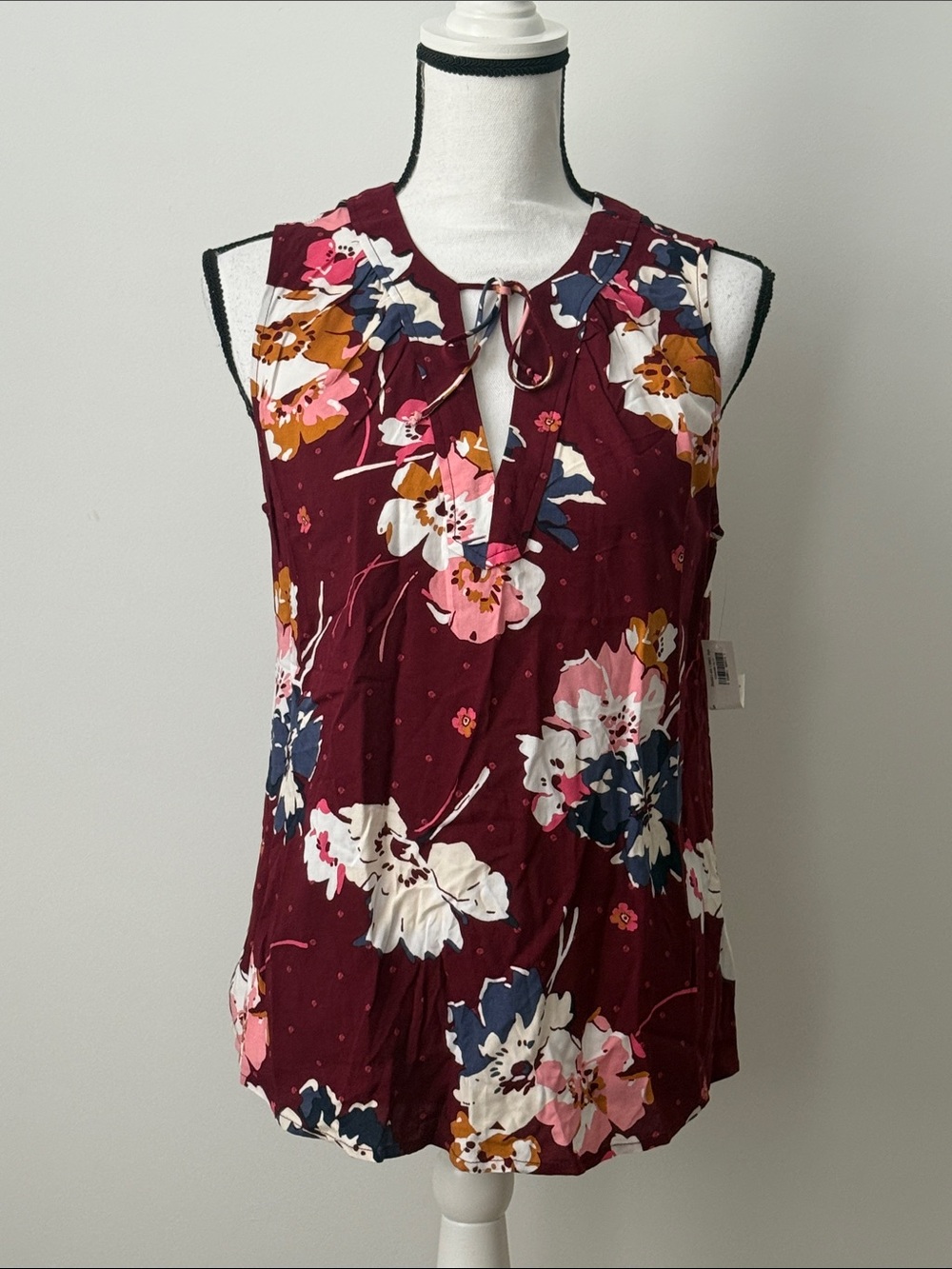 Old Navy Women’s Sleeveless Floral Tie-Neck Top in Burgundy